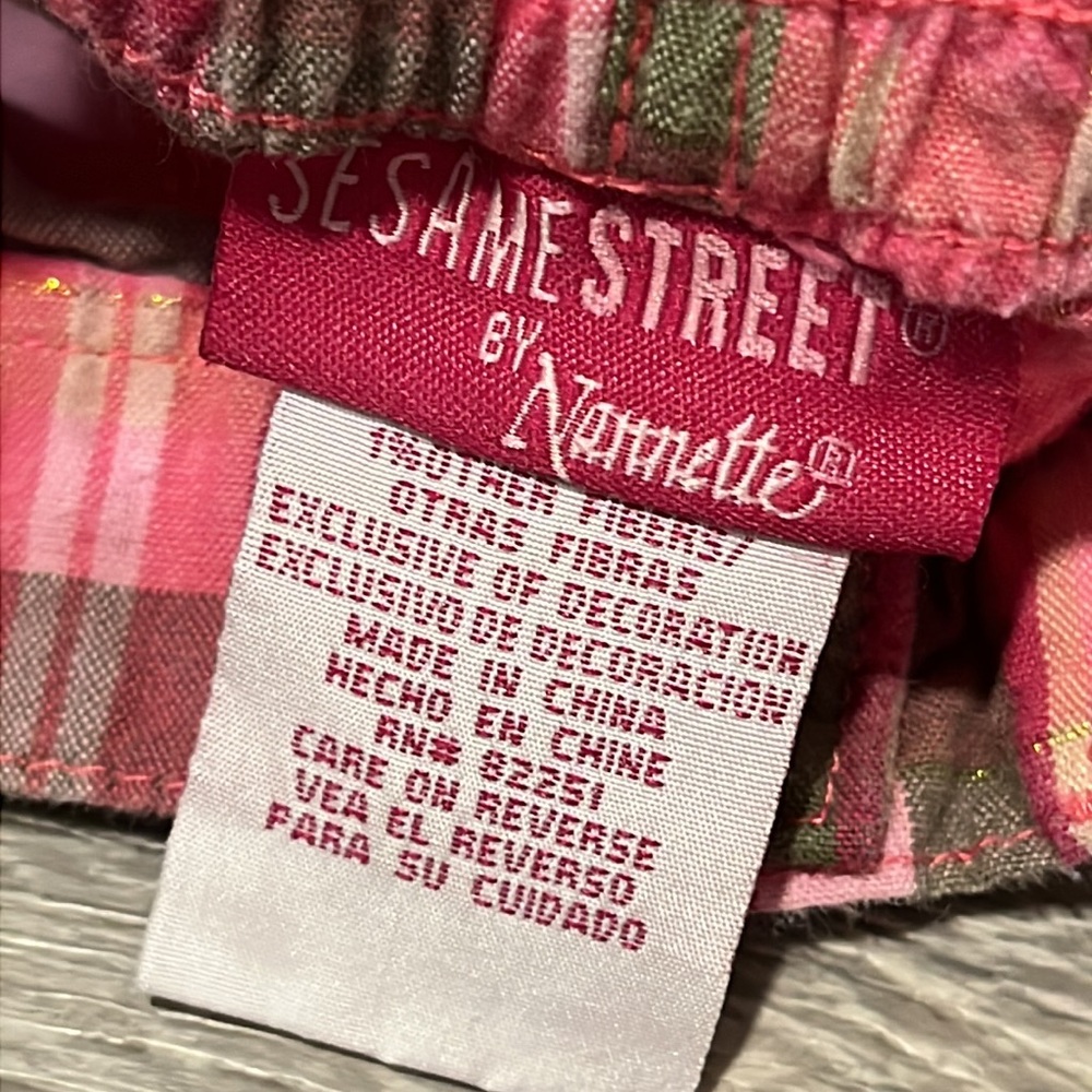 Y2K Vintage Sesame Street by Nannette Elmo Plaid Capri Pants